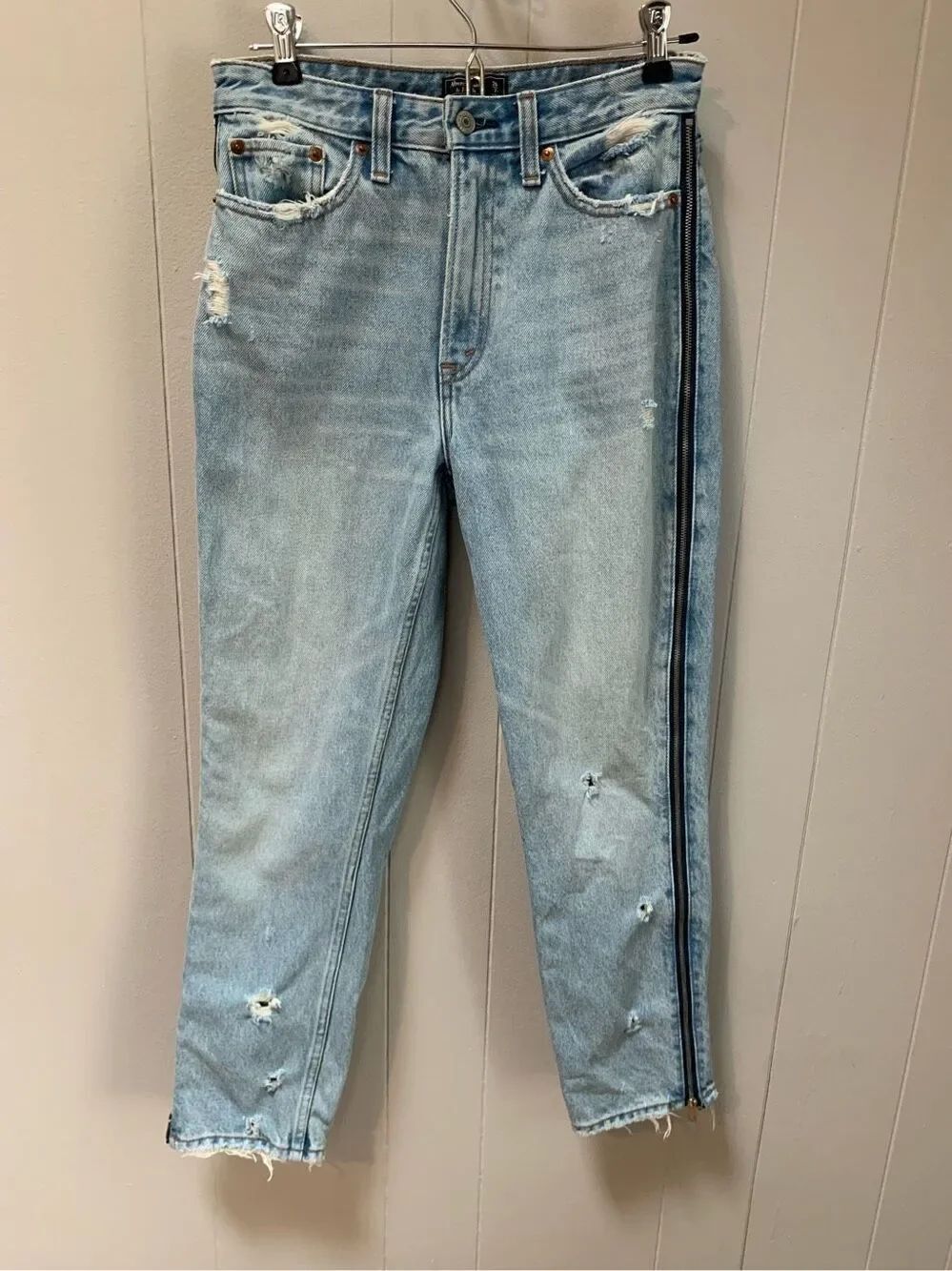 Abercrombie & Fitch Annie High Rise Girlfriend Distressed Side Zip Jeans 26/2R